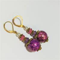 leichte Ohrringe pink violett funkelnd in Acryl handbemalt goldfarben boho edel hippy Bild 3