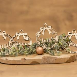 Personalisierte Christbaumkugeln / Weihnachtskugeln aus Holz / Weihnachtsgeschenk / Weihnachtsbaumschmuck Bild 1