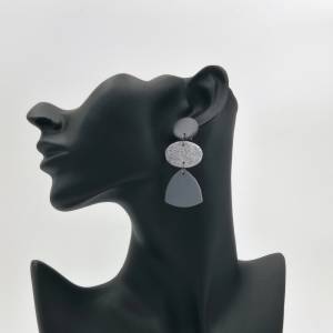 moderne graue Ohrringe aus Polymer Clay Bild 9