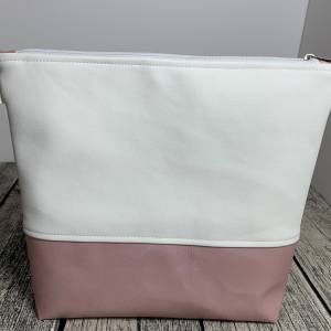 Zwerge - Wichtel - Gnome - Tasche Handtasche Umhängetasche aus tollem Kunstleder handmade bestickt - weiß - rosa Bild 3