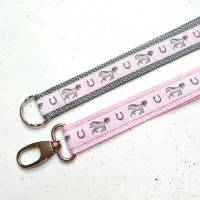langes Schlüsselband Pferde Hufeisen in rosa in drei Wunschlängen, NEU mit Ring- oder Karabiner und Gurtband-Farbauswahl Bild 2