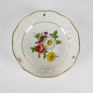 Porzellanschale, Vintage Schälchen mit Goldstaffage und durchbrochenem Rand, Darstellung von Blüten von Form Marienbad Bild 1
