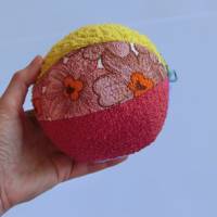 Babyball Baumwolle Frottee Upcycling aus alten Handtüchern 11 -12 cm mit Glöckchen Bild 4