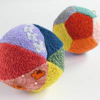 Babyball Baumwolle Frottee Upcycling aus alten Handtüchern 11 -12 cm mit Glöckchen Bild 6