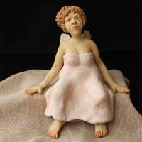 Engel sind himmlische Lichtwesen - Kantenhocker - Skulptur aus Keramik - Kleinplastik aus Ton Bild 3