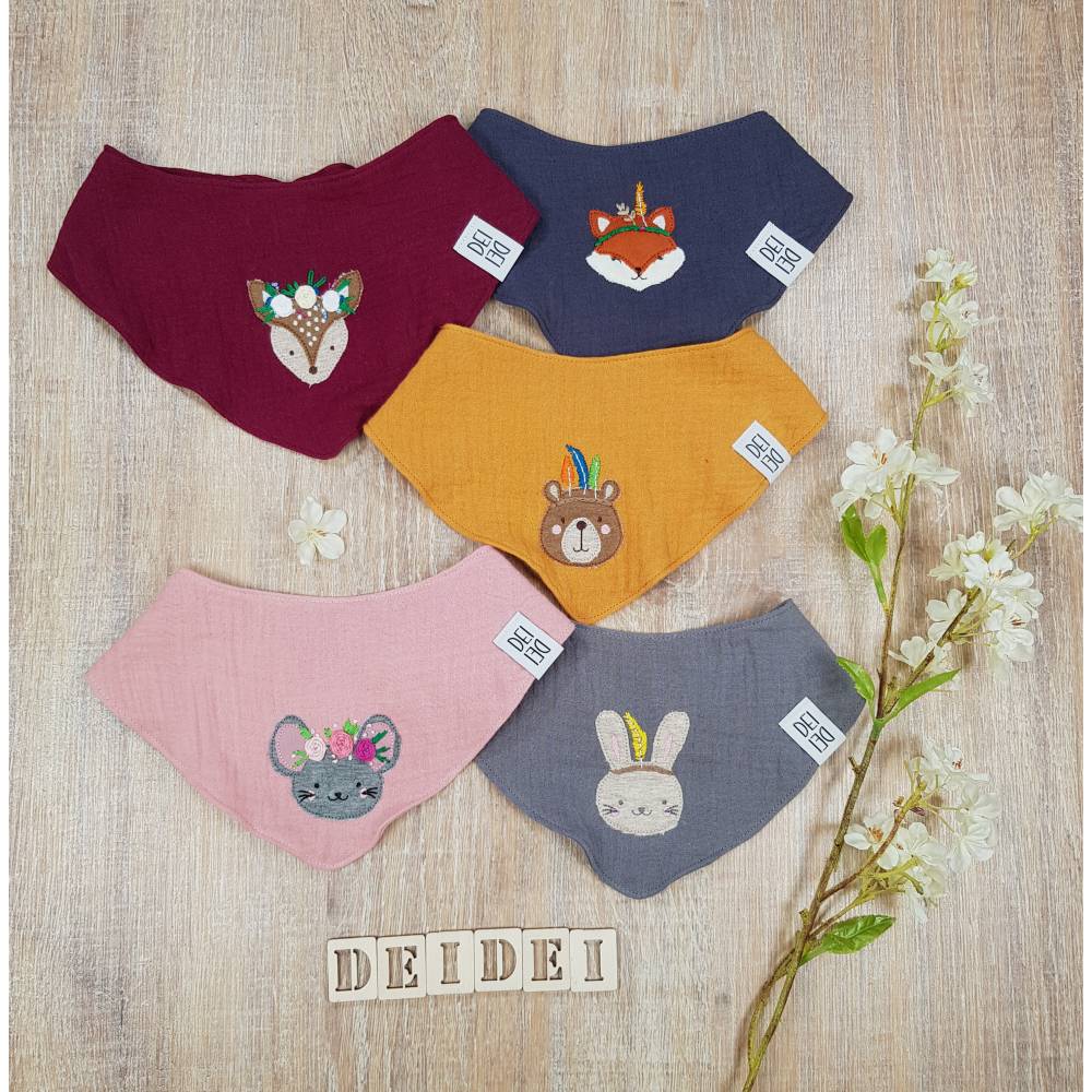 Handbesticktes Halstuch für Babys und Kleinkinder "Waldtiere" Bild 1
