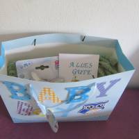 Geschenkset - Babydecke mit Spielzeug und Karte Bild 2