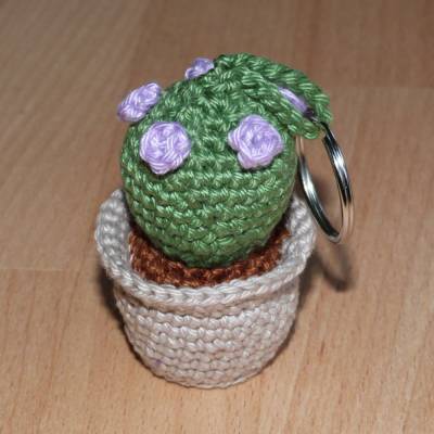 Häkelanleitung für einen Schlüsselanhänger oder Taschenbaumler "Kaktus im Topf", pdf-Datei