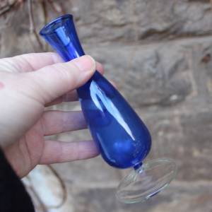 kleine Vase Kelch Solifleurvase blaues Glas mundgeblasen Lauscha 70er Jahre Vintage DDR Bild 5