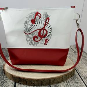 la musica Milow Tasche Handtasche Umhängetasche aus tollem Kunstleder weiß und rot handmade bestickt Musik Noten Klavier Bild 1