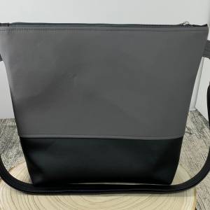 Nashorn - Tasche Handtasche Umhängetasche Milow aus tollem Kunstleder handmade genäht und bestickt grau und schwarz Bild 3