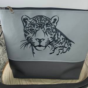 Leopard - Jaguar - Tasche Handtasche Umhängetasche Milow aus tollem Kunstledergenäht und bestickt hellgrau/dunkelgrau Bild 4