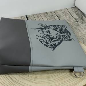 Leopard - Jaguar - Tasche Handtasche Umhängetasche Milow aus tollem Kunstledergenäht und bestickt hellgrau/dunkelgrau Bild 7