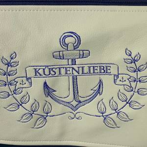 Anker Küstenliebe maritim Tasche Handtasche Umhängetasche Milow aus Kunstleder genäht und bestickt beige/dunkelblau Bild 2