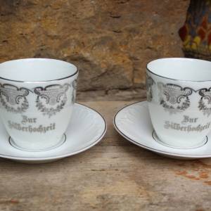 2 antike Kaffeetassen "Zur Silberhochzeit" Spruchtasse Tasse Sammeltasse  um 1900 - 1910 Bild 1