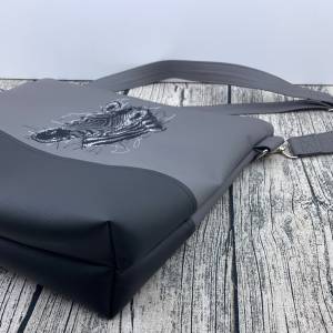 Zebra - Tasche Handtasche Umhängetasche aus tollem Kunstleder handmade bestickt mit einem Zebra grau schwarz/weiß schwar Bild 5
