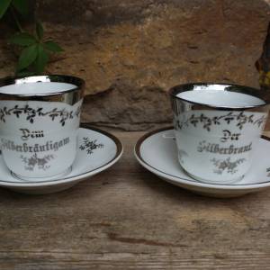 2 antike Kaffeetassen Silberbraut Silberbräutigam Spruchtasse Tasse Sammeltasse  um 1900 Bild 1