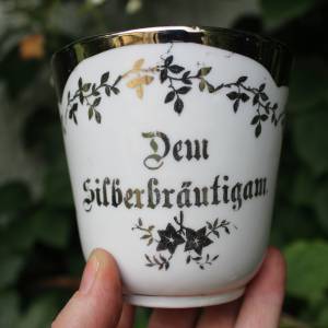 2 antike Kaffeetassen Silberbraut Silberbräutigam Spruchtasse Tasse Sammeltasse  um 1900 Bild 5