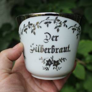 2 antike Kaffeetassen Silberbraut Silberbräutigam Spruchtasse Tasse Sammeltasse  um 1900 Bild 7
