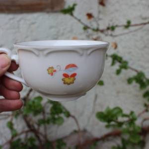 4 Teetassen Kaffeetassen Tassen mit Untertassen Goldrand  Blumendekor Porzellan 30er Jahre Bild 4