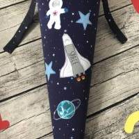 coole Schultüte Galaxie Dunkelblau mit Raumschiff Astronaut Sternen und Planet Bild 2