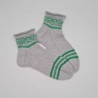 Gestrickte Socken in hellgrau grün , Gr. 40/41, romantische Fairisle Herzen im Schaft, handgestrickt Bild 5
