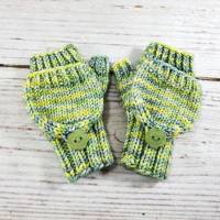 Fäustlinge für Babys mit Kappe Hellgrün handgefärbte Wolle Bild 1