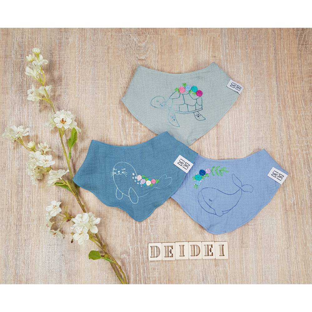 Handbesticktes Halstuch für Babys und Kleinkinder mit Meerestier-Motiv nach Wahl Bild 1