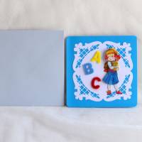 Glückwunschkarte zum Schulanfang blau-hellblau, Mädchen mit Filzbuchstaben ABC (8) Bild 2