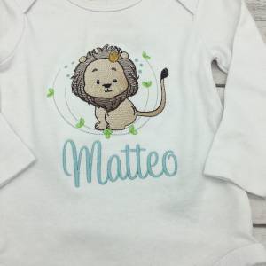 Bestickter Baby Body mit Löwe als Geschenk zur Geburt Taufe Pate personalisiert mit Name Geschenkidee für Mädchen und Ju Bild 8