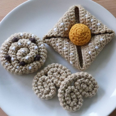 Häkelanleitung Blätterteig-Gebäck, Plunderteilchen, für Kinderküche und Kaufladen, pdf-Datei