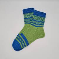 Gestrickte Socken in lindgrün blau Gr. 38/39, romantische Fairisle Herzen im Schaft, handgestrickt Bild 1