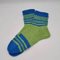 Gestrickte Socken in lindgrün blau Gr. 38/39, romantische Fairisle Herzen im Schaft, handgestrickt Bild 2
