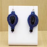 Paisley Ohrringe aus Rocailles und Glasperlen; violett-schwarz Bild 1