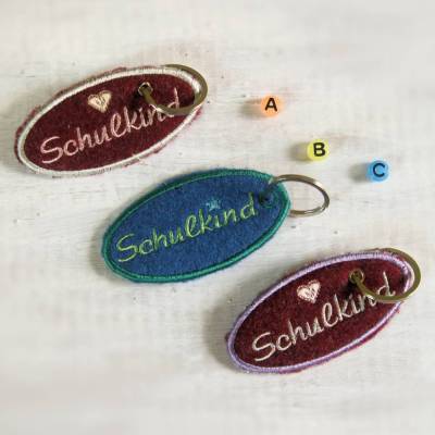 Bestickter Schlüsselanhänger aus Filz "Schulkind" *Farben frei wählbar