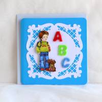 Glückwunschkarte zum Schulanfang blau-hellblau, Junge mit Filzbuchstaben ABC (9) Bild 1