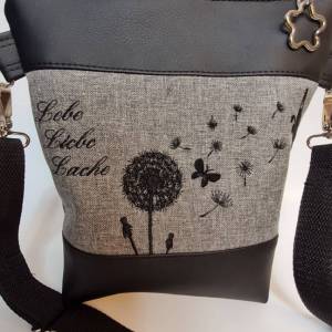 Kleine Handtasche Pusteblume grau  Umhängetasche grau schwarze Tasche mit Anhänger Kunstleder Bild 4