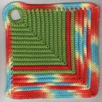 T0047 gehäkelt Baumwolle Handarbeit hellgrün blau rot gelb 2 Topflappen Küche Bild 3