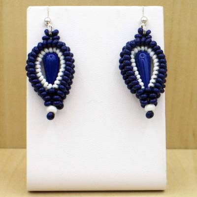 Paisley Ohrringe aus Rocailles und Glasperlen; marine blau-weiß