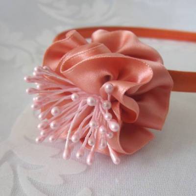 Festlicher Haarreif in Orange und Apricot mit romantischer Satinblume 