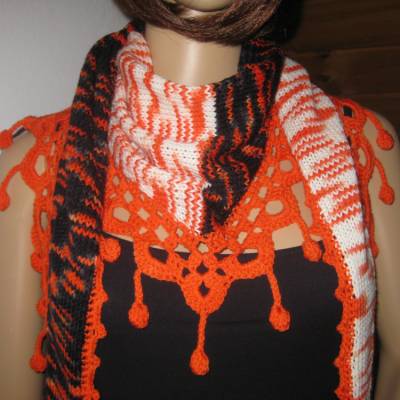 Dreieckstuch, Schaltuch aus handgefärbter Wolle, gestrickt und gehäkelt, Schal, Stola