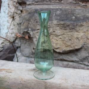 filigrane kleine Vase Kelch zartgrünes Glas mundgeblasen Lauscha 70er Jahre Vintage DDR Bild 1