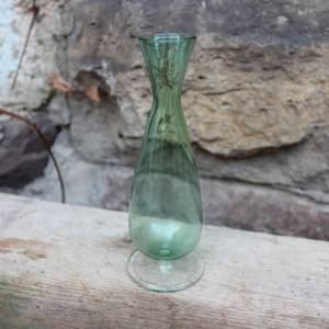 filigrane kleine Vase Kelch zartgrünes Glas mundgeblasen Lauscha 70er Jahre Vintage DDR Bild 2