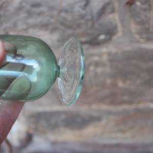 filigrane kleine Vase Kelch zartgrünes Glas mundgeblasen Lauscha 70er Jahre Vintage DDR Bild 6