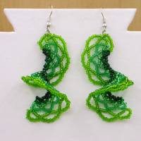 Spiral-Ohrringe aus grünen Rocailles Bild 1