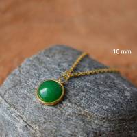 Kette Jade grün, Goldkette mit grünem Stein, Edelstein minimalistische grün Kette, grüne Jade Anhänger, kleinem Anhänger Bild 1