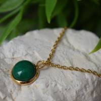 Kette Jade grün, Goldkette mit grünem Stein, Edelstein minimalistische grün Kette, grüne Jade Anhänger, kleinem Anhänger Bild 3
