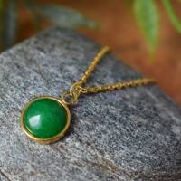 Kette Jade grün, Goldkette mit grünem Stein, Edelstein minimalistische grün Kette, grüne Jade Anhänger, kleinem Anhänger Bild 4
