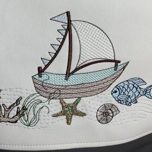 Boot - unter Wasser - Tasche - maritim - Umhängetasche Milow Handmade und bestickt - aus Kunstleder mit passendem Gurt Bild 2