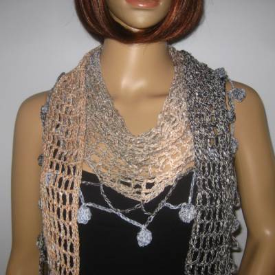 Schaltuch mit hübscher Bommelkante, Stola, Dreieckstuch, gehäkelt